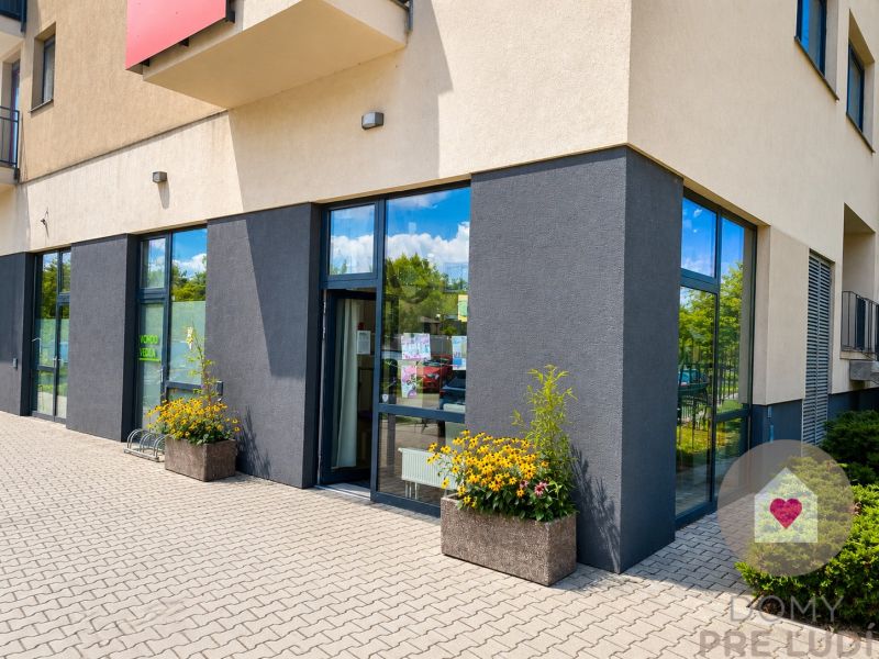 Stupava – Geschäftsräume zu verkaufen – zwei Eingänge, Deckenhöhe 5,6m
