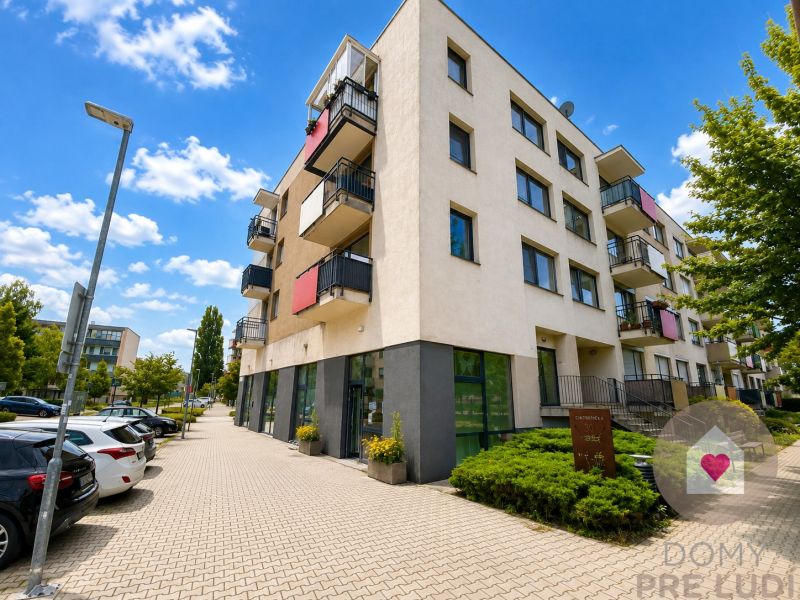 Stupava – Geschäftsräume zu verkaufen – zwei Eingänge, Deckenhöhe 5,6m