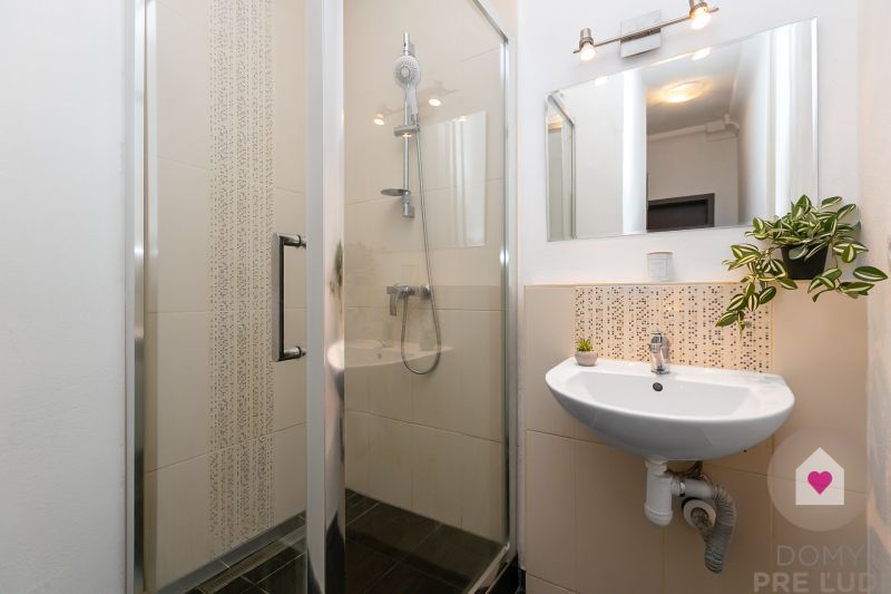 BA/RUŽINOV - Sale of a renovated 2-room apartment with a balcony 