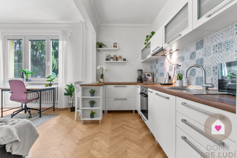 BA/RUŽINOV - Sale of a renovated 2-room apartment with a balcony 