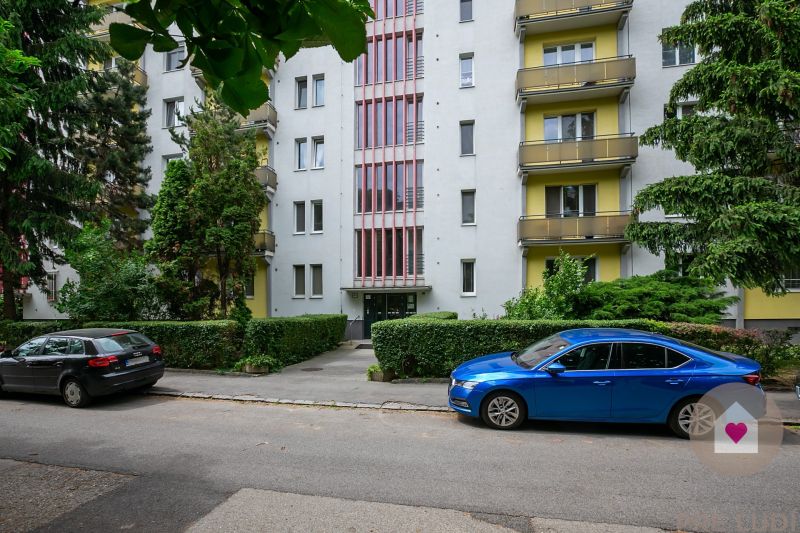 BA/RUŽINOV - Sale of a renovated 2-room apartment with a balcony 