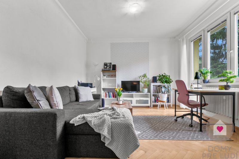 BA/RUŽINOV - Sale of a renovated 2-room apartment with a balcony 