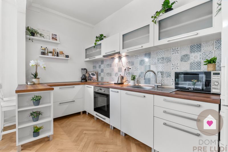 BA/RUŽINOV - Sale of a renovated 2-room apartment with a balcony 