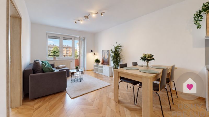 PEZINOK-SPacious 2-room apartment with a loggia and a wardrobe 