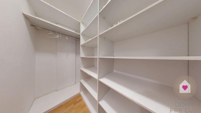 PEZINOK-SPacious 2-room apartment with a loggia and a wardrobe 
