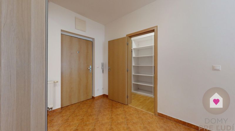 PEZINOK-SPacious 2-room apartment with a loggia and a wardrobe 