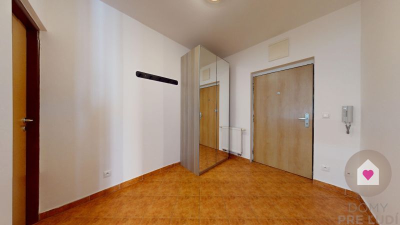 PEZINOK-SPacious 2-room apartment with a loggia and a wardrobe 