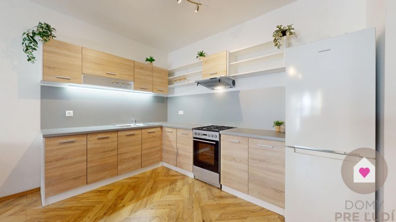 PEZINOK-SPacious 2-room apartment with a loggia and a wardrobe 