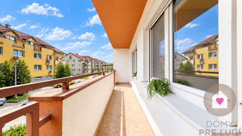 PEZINOK-SPacious 2-room apartment with a loggia and a wardrobe 