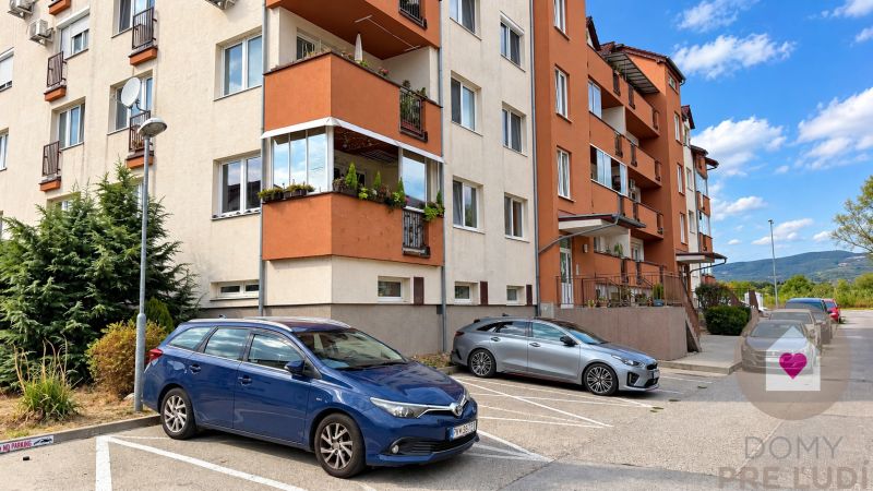 PEZINOK-SPacious 2-room apartment with a loggia and a wardrobe 