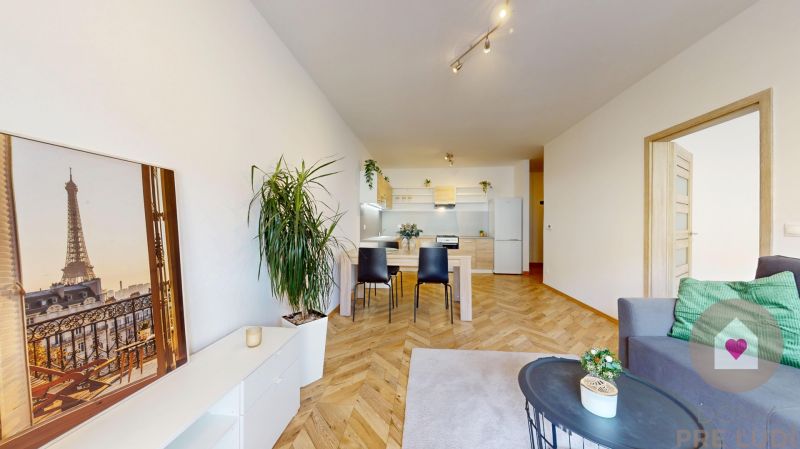 PEZINOK-SPacious 2-room apartment with a loggia and a wardrobe 