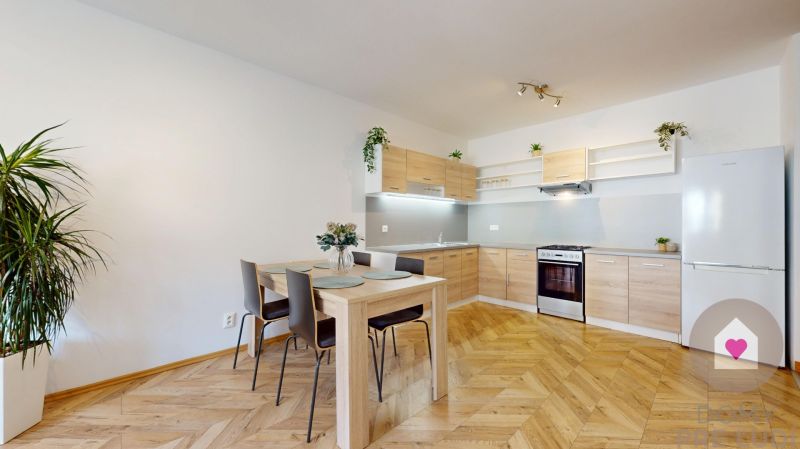 PEZINOK-SPacious 2-room apartment with a loggia and a wardrobe 