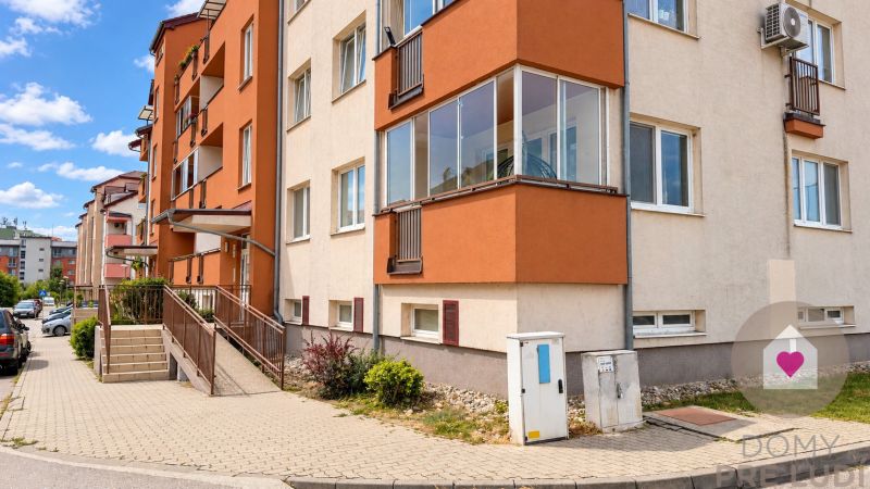 PEZINOK-SPacious 2-room apartment with a loggia and a wardrobe 
