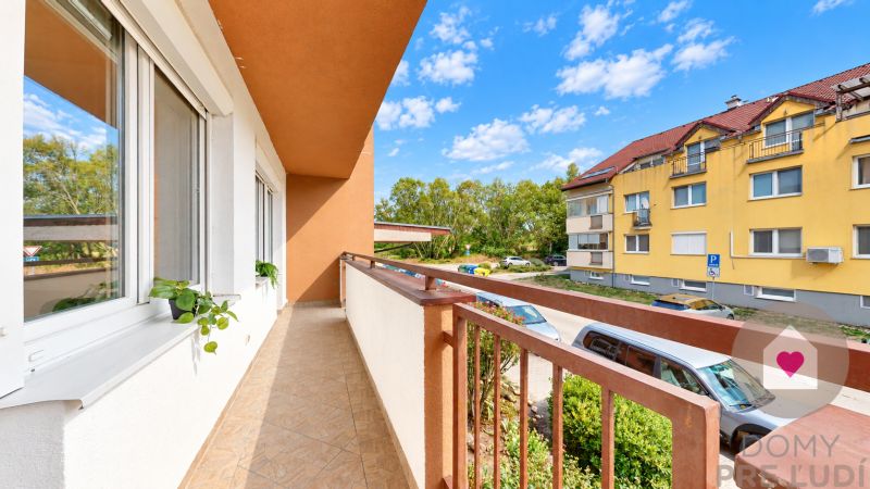 PEZINOK-SPacious 2-room apartment with a loggia and a wardrobe 
