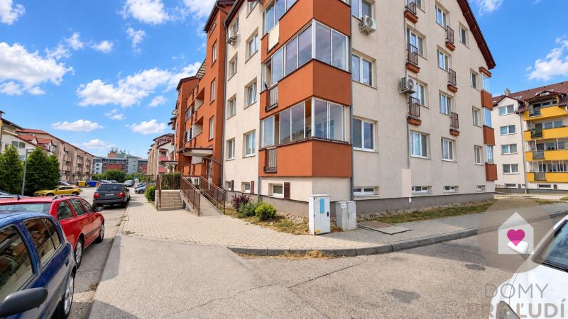 PEZINOK-SPacious 2-room apartment with a loggia and a wardrobe 