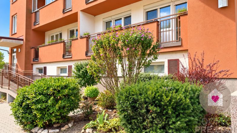 PEZINOK-SPacious 2-room apartment with a loggia and a wardrobe 
