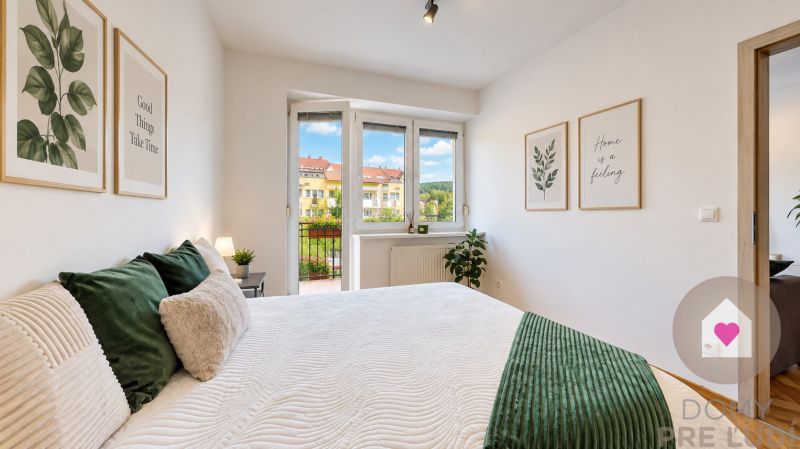 PEZINOK-SPacious 2-room apartment with a loggia and a wardrobe 