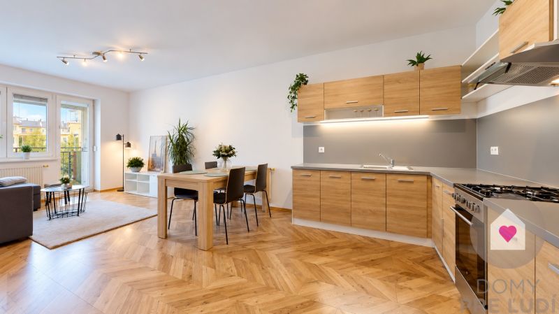 PEZINOK-SPacious 2-room apartment with a loggia and a wardrobe 