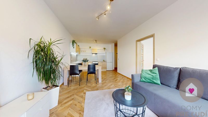 PEZINOK-SPacious 2-room apartment with a loggia and a wardrobe 