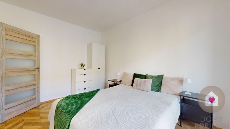 PEZINOK-SPacious 2-room apartment with a loggia and a wardrobe 