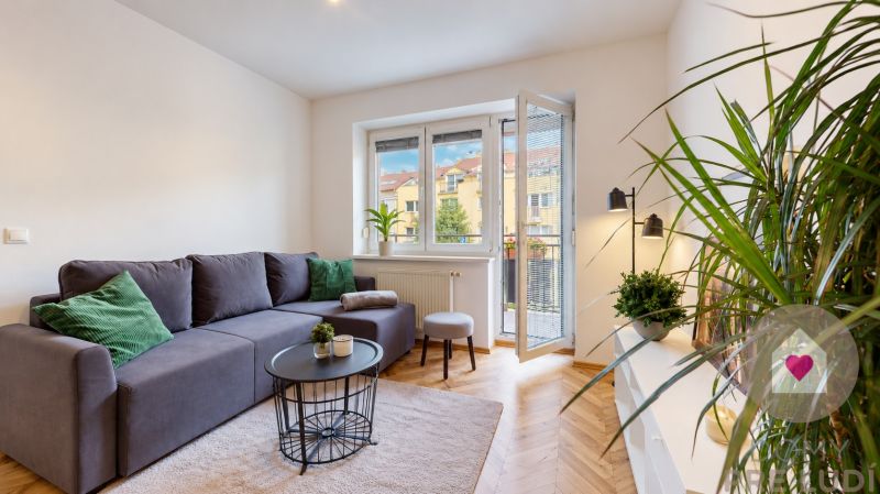 PEZINOK-SPacious 2-room apartment with a loggia and a wardrobe 
