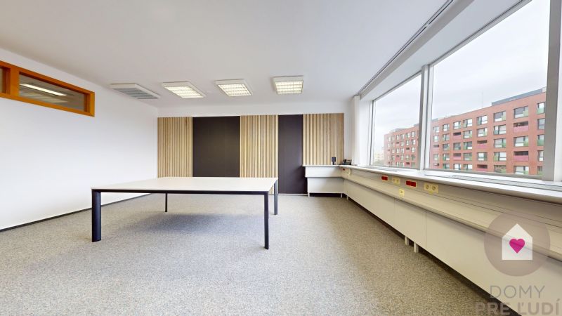 BA/RUŽINŮ - Moderní kanceláře v TOP lokalitě s parkováním