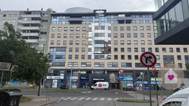 BA/RUŽINŮ - Moderní kanceláře v TOP lokalitě s parkováním