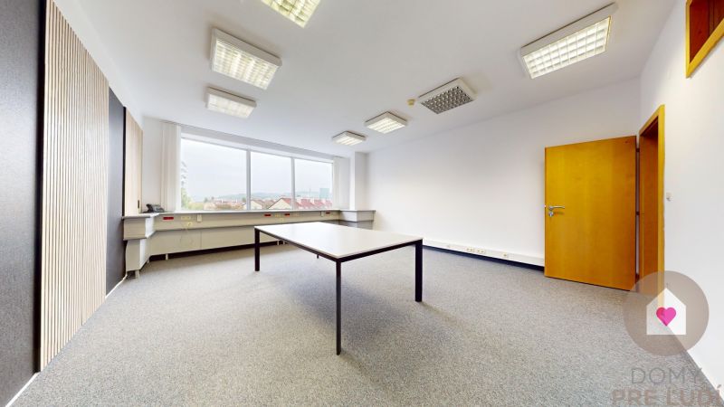 BA/RUŽINŮ - Moderní kanceláře v TOP lokalitě s parkováním