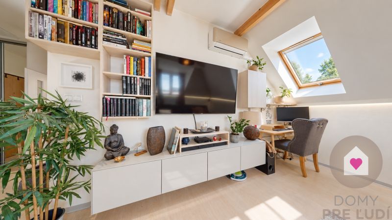 FOR RENT – ATTIC 2-ROOM APARTMENT WITH CHARACTER | FULLY FURNISHED 