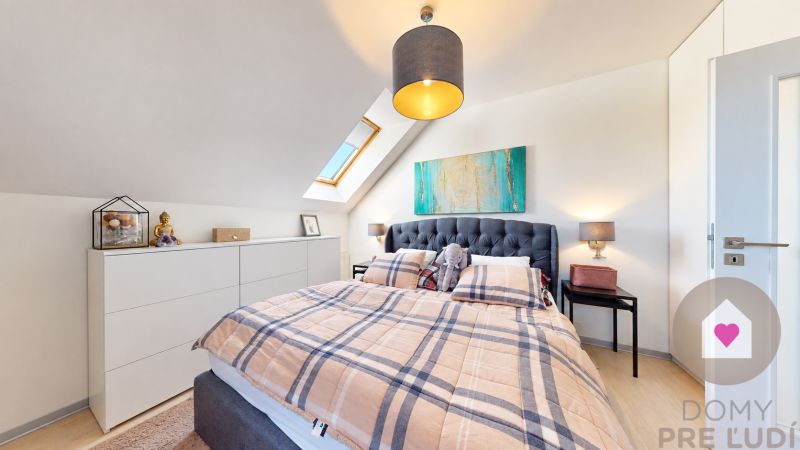 FOR RENT – ATTIC 2-ROOM APARTMENT WITH CHARACTER | FULLY FURNISHED 