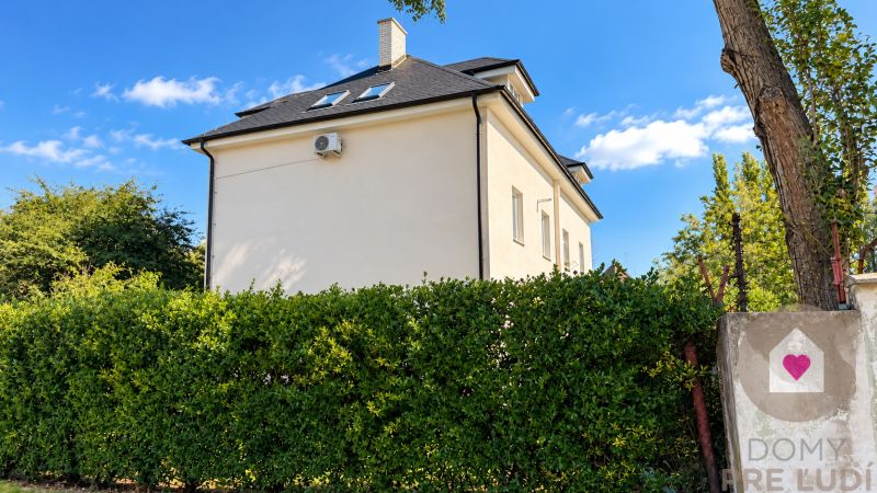 FOR RENT – ATTIC 2-ROOM APARTMENT WITH CHARACTER | FULLY FURNISHED 