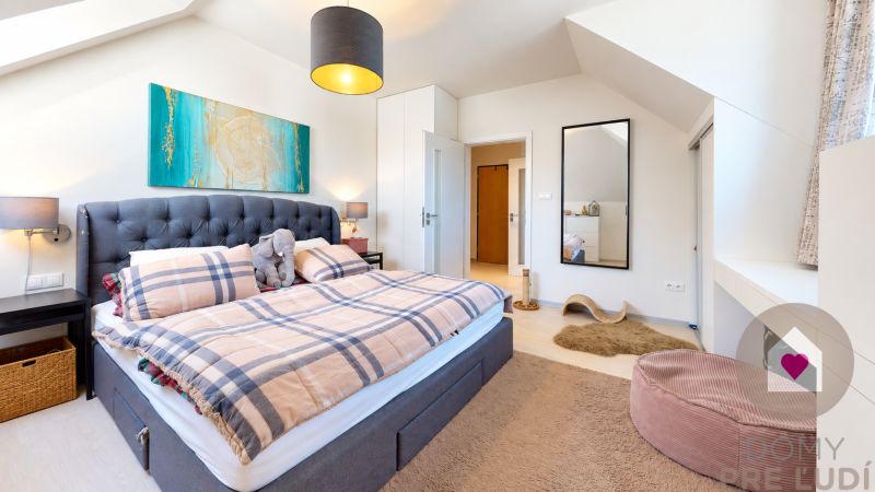 FOR RENT – ATTIC 2-ROOM APARTMENT WITH CHARACTER | FULLY FURNISHED 