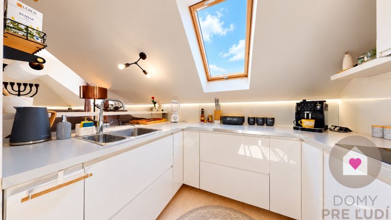 FOR RENT – ATTIC 2-ROOM APARTMENT WITH CHARACTER | FULLY FURNISHED 