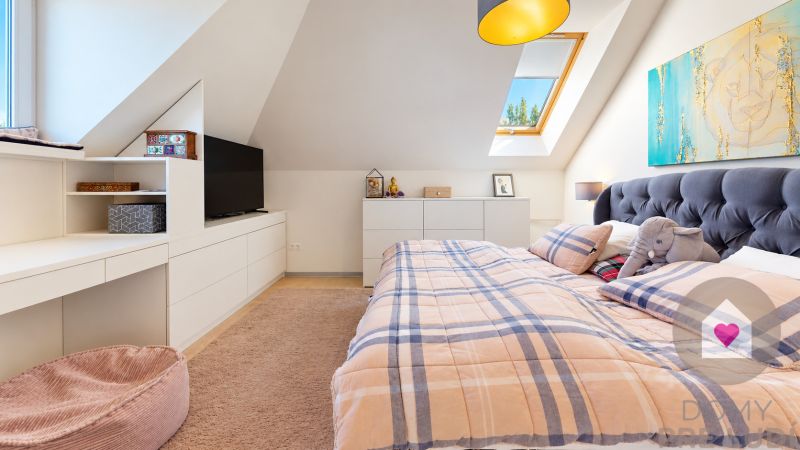FOR RENT – ATTIC 2-ROOM APARTMENT WITH CHARACTER | FULLY FURNISHED 
