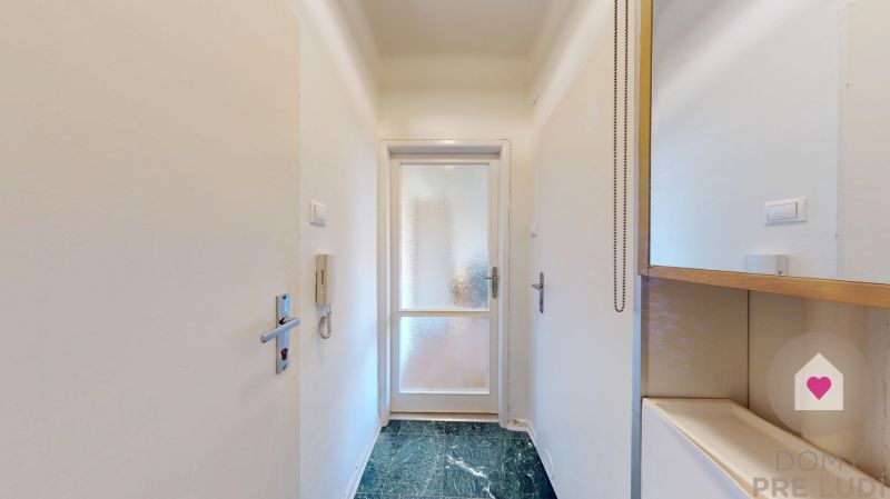 BA/KRAMÁRE - A stylish studio apartment after partial reconstruction