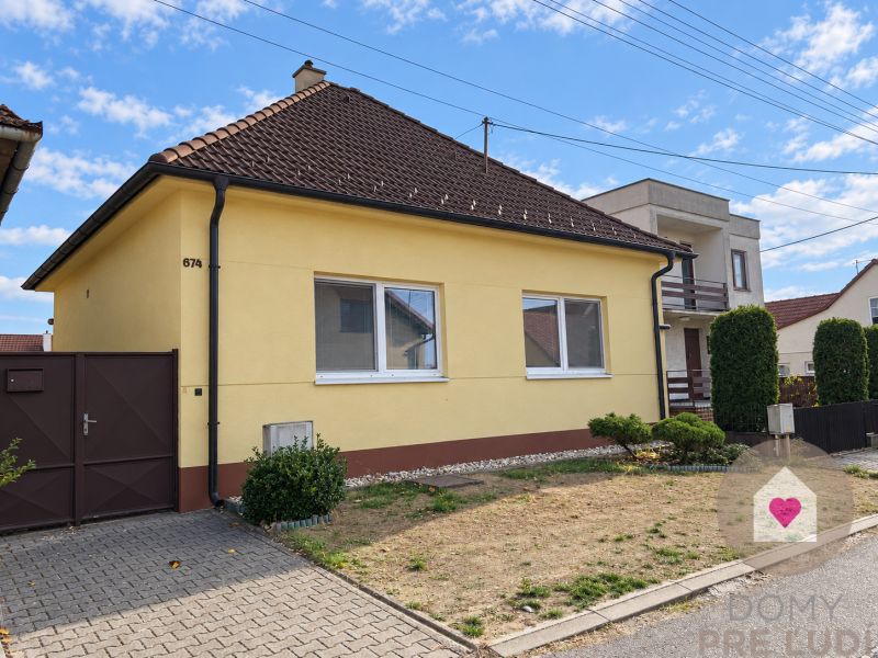 Lozorno–RENTAL of a furnished 3-room detached house- courtyard, garage