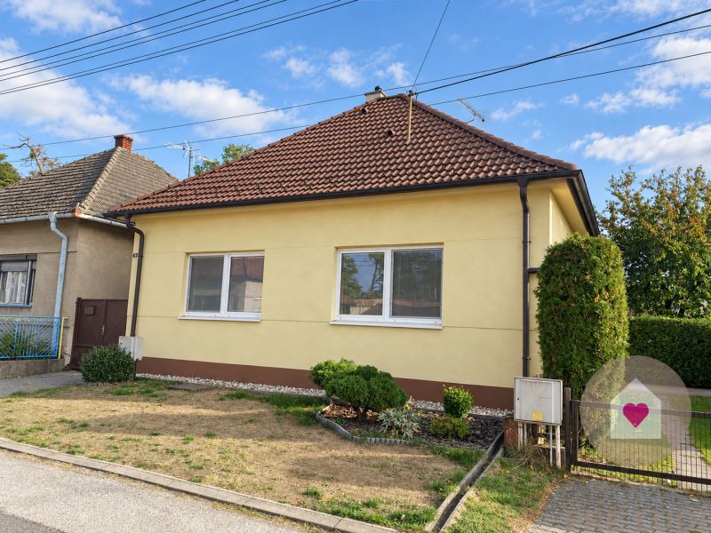 Lozorno–RENTAL of a furnished 3-room detached house- courtyard, garage