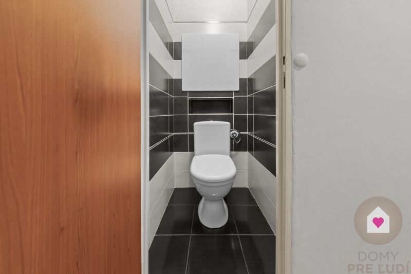 BA/RUŽINOV-Renting a 1-room apartment with a balcony and a cellar 