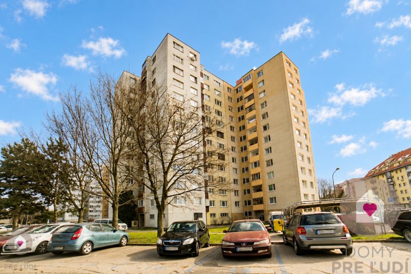 Bratislava/Petržalka – Fully furnished 4-room apartment with a loggia 
