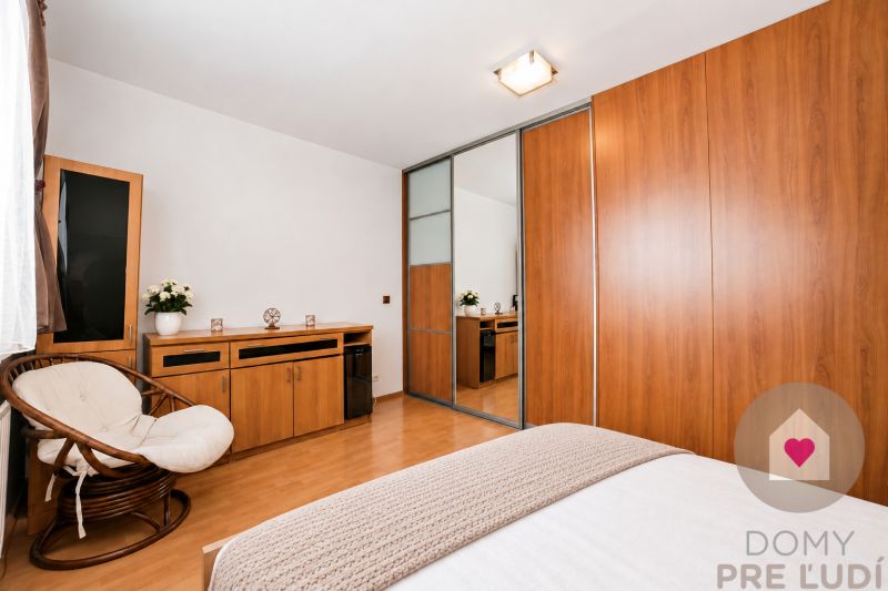 Bratislava/Petržalka – Fully furnished 4-room apartment with a loggia 