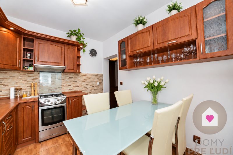Bratislava/Petržalka – Fully furnished 4-room apartment with a loggia 